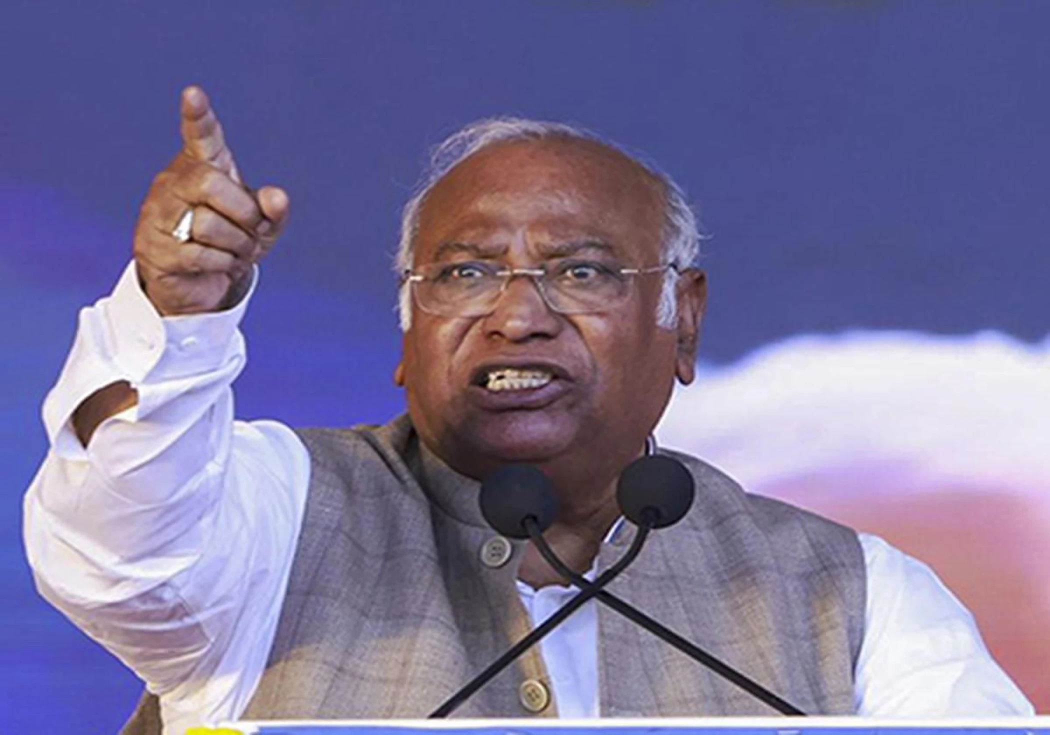 Election Commissioner Arun Goel's resignation sparks political uproar, Congress leader targets BJP